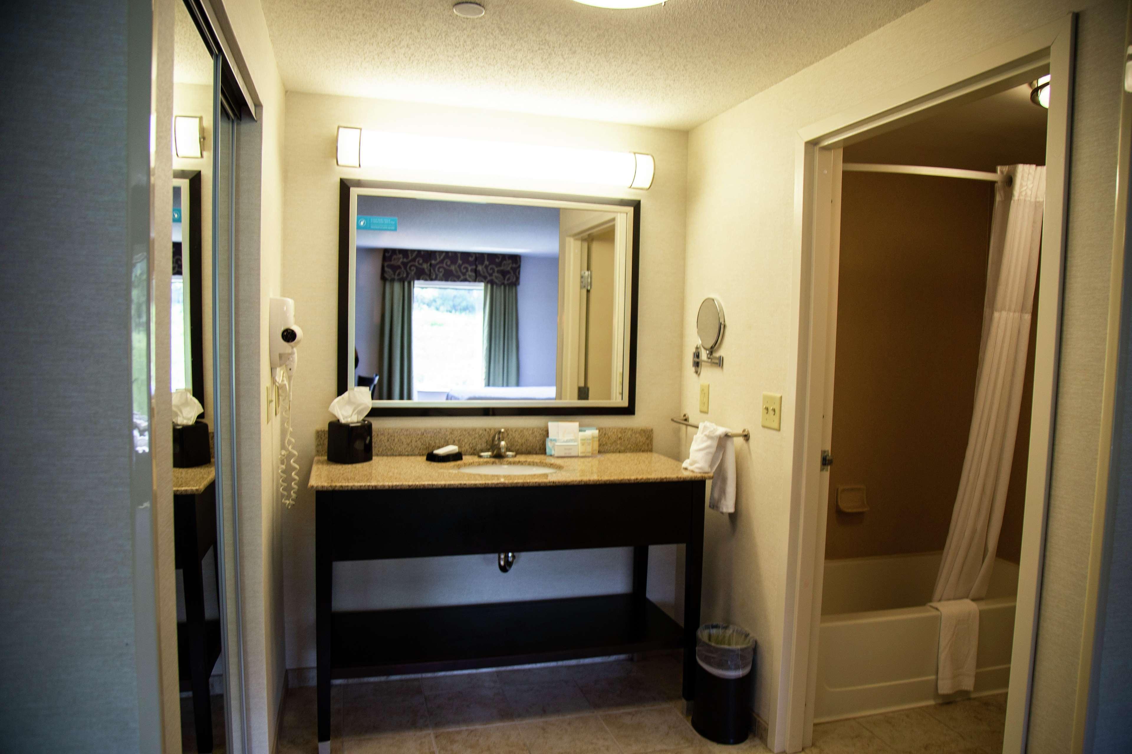 Hampton Inn & Suites Sharon West Middlesex Buitenkant foto