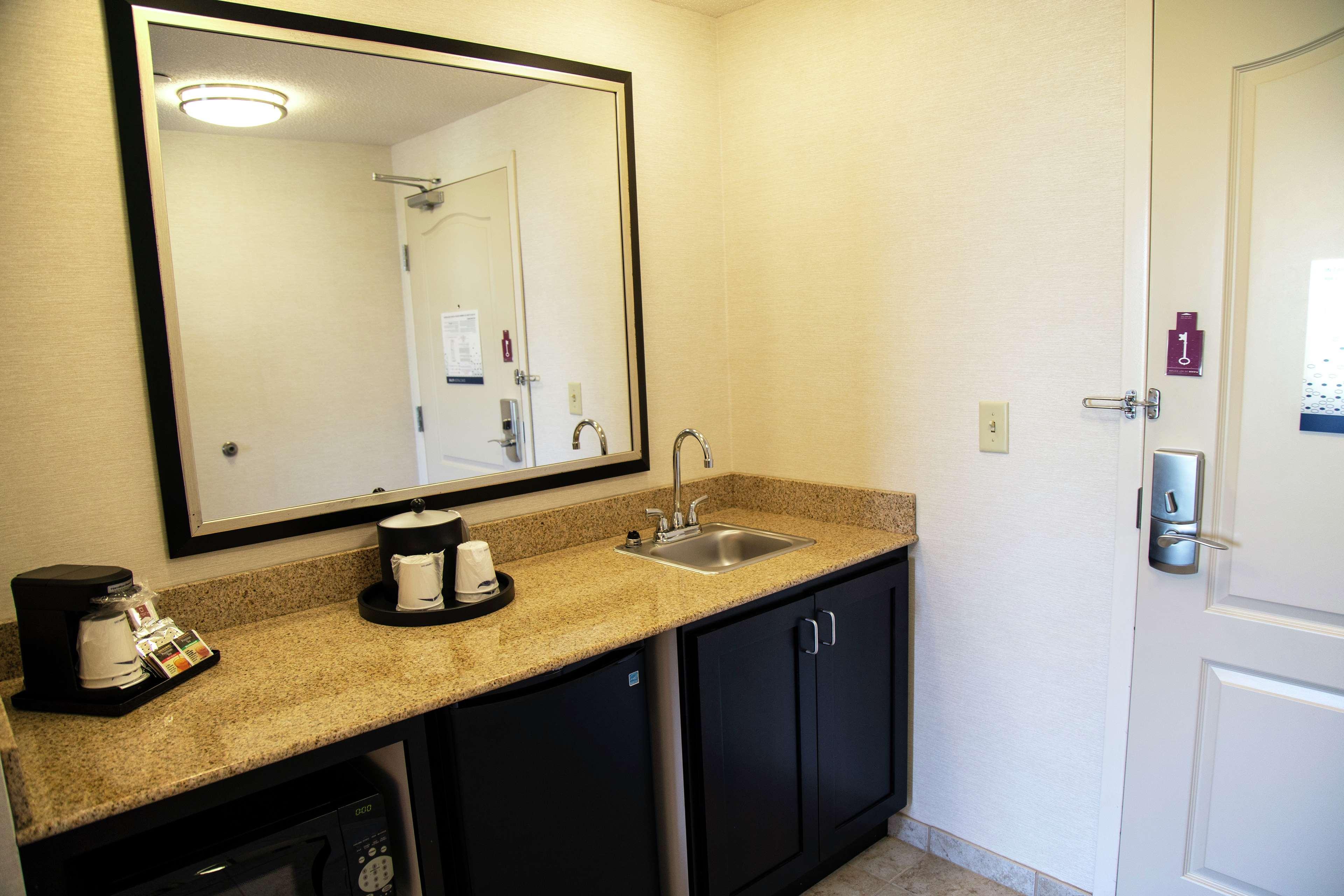 Hampton Inn & Suites Sharon West Middlesex Buitenkant foto