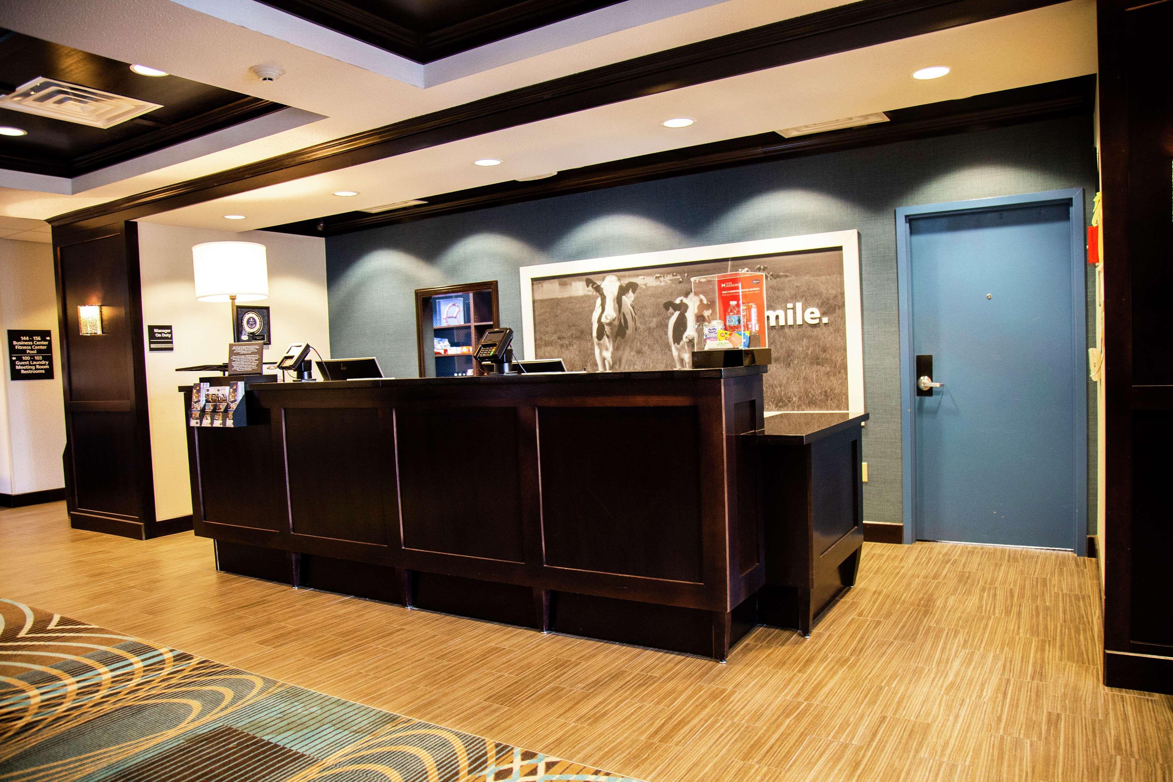 Hampton Inn & Suites Sharon West Middlesex Buitenkant foto