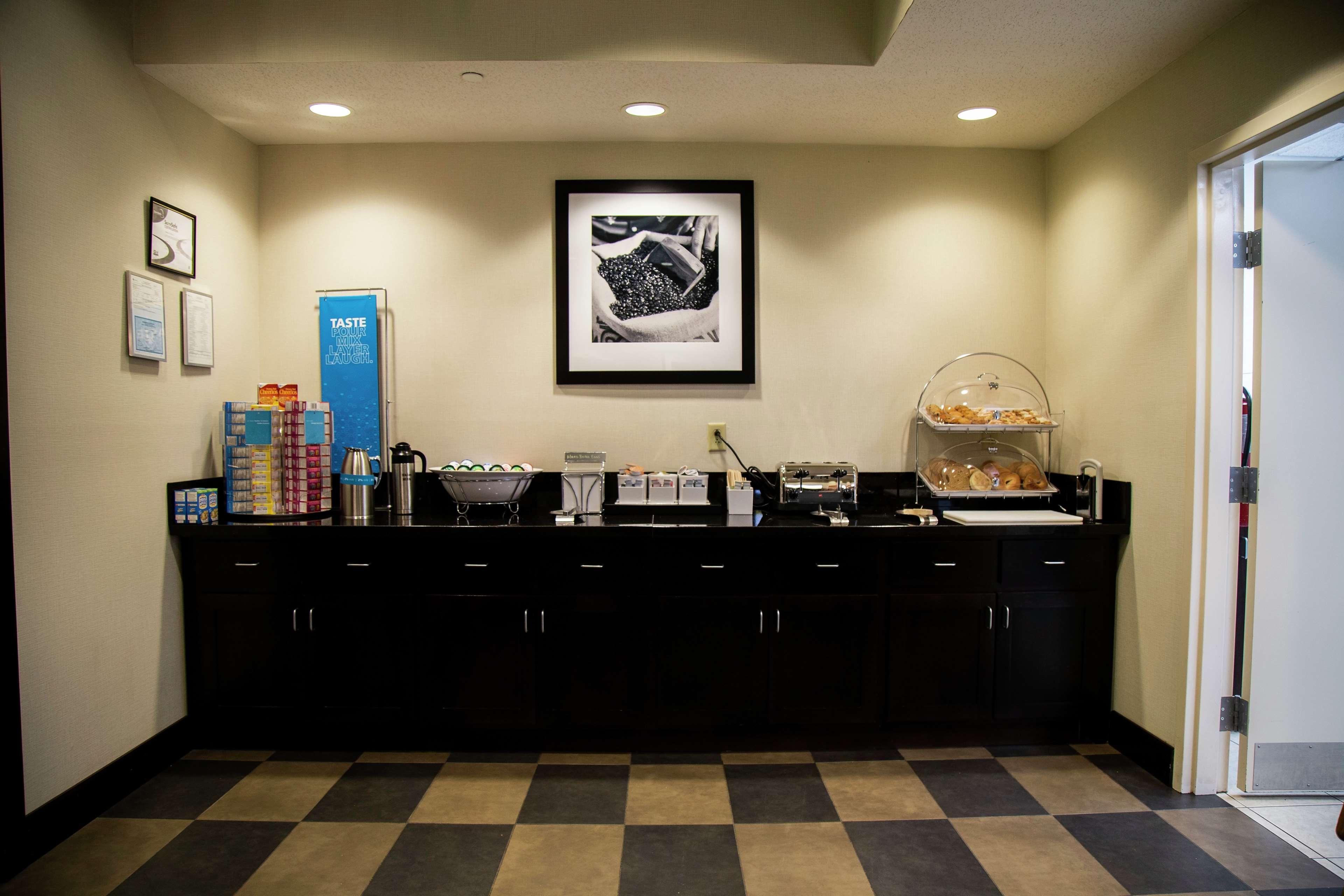 Hampton Inn & Suites Sharon West Middlesex Buitenkant foto